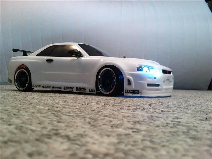 Bil TT-01D - Nissan Skyline GTR R34 Vspec II - Med drift fælgene, de er fedest synes jeg. billede 3