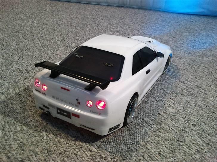 Bil TT-01D - Nissan Skyline GTR R34 Vspec II billede 1