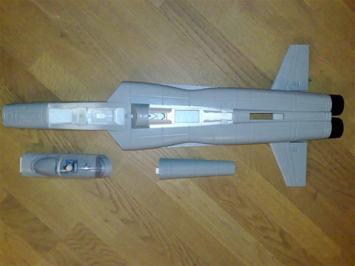 Fly F5E Tiger EDF JET  - Lige kommet ud ad æsken billede 2