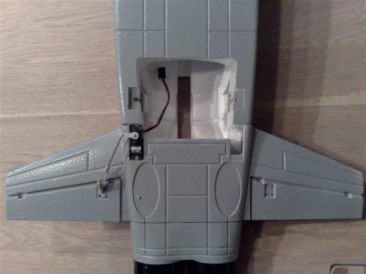 Fly F5E Tiger EDF JET  - Mont. højderor servo billede 3