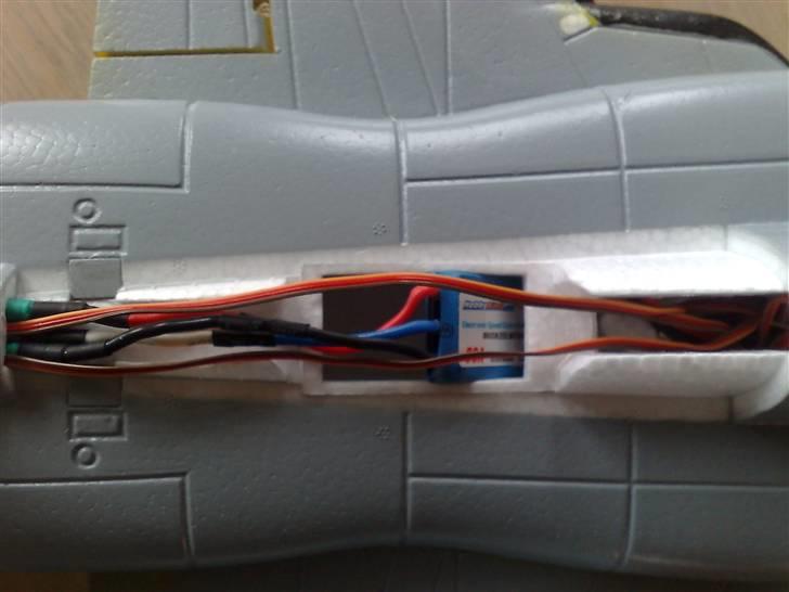 Fly F5E Tiger EDF JET  - Reg. sidder i luft kanal så får køling billede 19