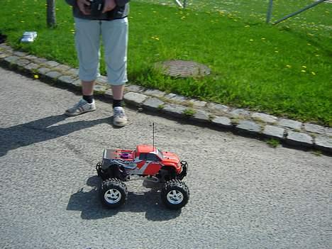 Off-Roader HPI savage 25 rtr - Her er min bil sammen med mine ben billede 2