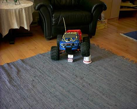 Off-Roader Mammoth - Den er da fed... kunne ik la være at gå og smågrine lidt da jeg satte skålen under hjulet..  billede 1