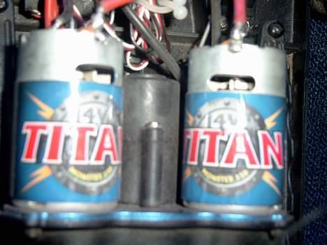 Truck E-maxx Brushless - motorerne billede 10