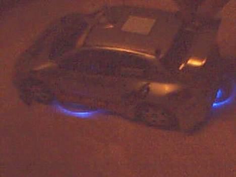 Bil Peugeot 206 wrc - Der er 3 blå dioder på . . [ Før jeg pillede klistermærker af, og malede fælge sorte . . ] billede 16