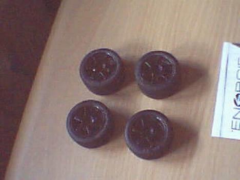 Bil Peugeot 206 wrc - Så er de blevet malet . . Matt sorte . . 10/06-2005 . . Fedt (: . . Det er ikke hel tøre der, så derfor de skinner lidt . . billede 19