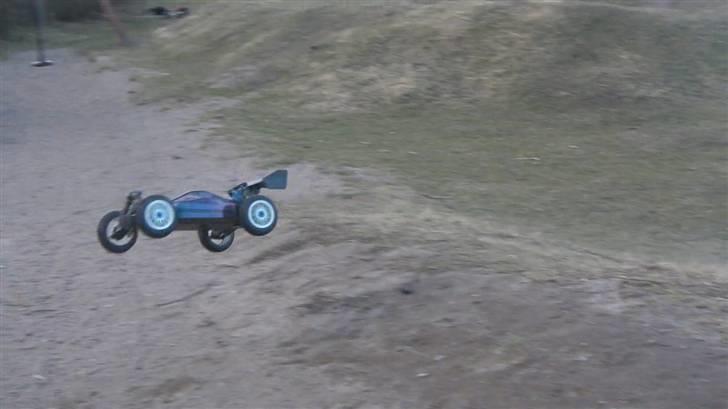 Buggy AE RC8Be Factory Team billede 11
