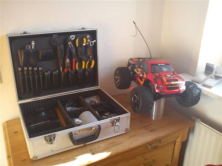 Off-Roader Hpi Bullet Mt G3.0 SOLGT . - sådan ser stedet ud hvor bilen holder nårh den er inde ,.  billede 10