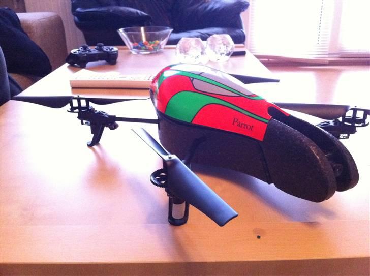 Helikopter Ar Drone (quattro coptor) billede 2