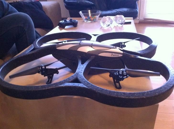 Helikopter Ar Drone (quattro coptor) billede 4