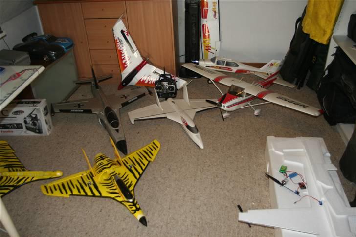 Fly Funjet. Multiplex - Lidt fra hobbyrummet. billede 5