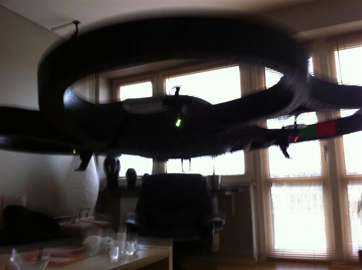 Helikopter Ar Drone (quattro coptor) billede 6