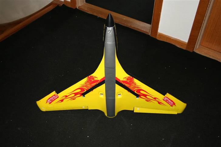 Fly jetiger. Arttech - Gaffa bund, altid godt på en skum flyver. billede 3