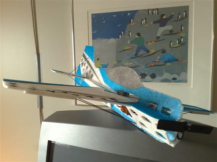 Fly SAKURA - Lavet udskærring til batt C/G det passer efter manual 4,5 cm fra vingekant billede 2