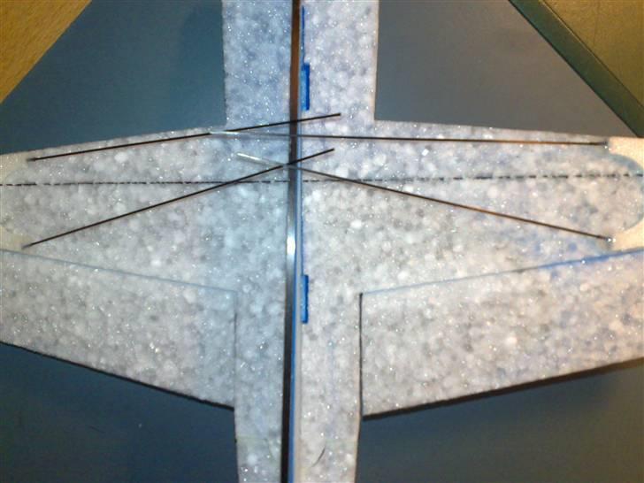 Fly SAKURA - Vingestøtter limet med varmelim stiver vinger meget godt billede 12