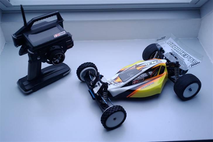 Buggy Team Associated B4 FT - B4 samt Sanwa M11s billede 7