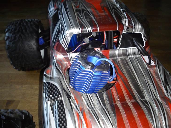 Bil traxxas revo 3,3 billede 6