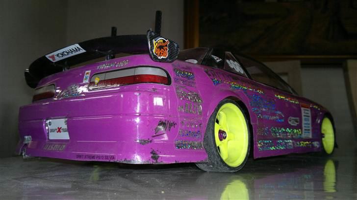 Bil Tamyia TT-01E Silvia PS13 - Lige en lille klistermærke under spøjleren ;) billede 4