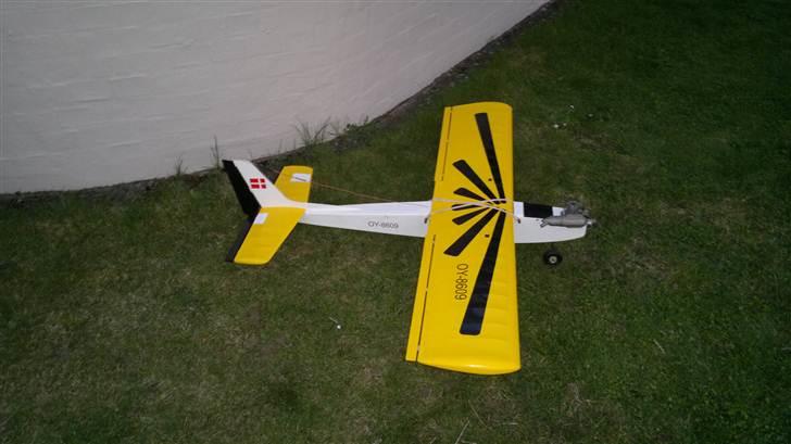 Fly trainer Graupner Afgået ved styrt - nyder solen billede 2