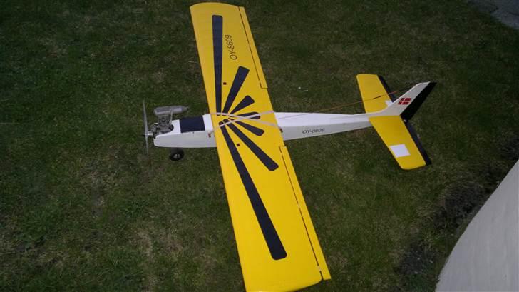 Fly trainer Graupner Afgået ved styrt - nyder solen billede 3