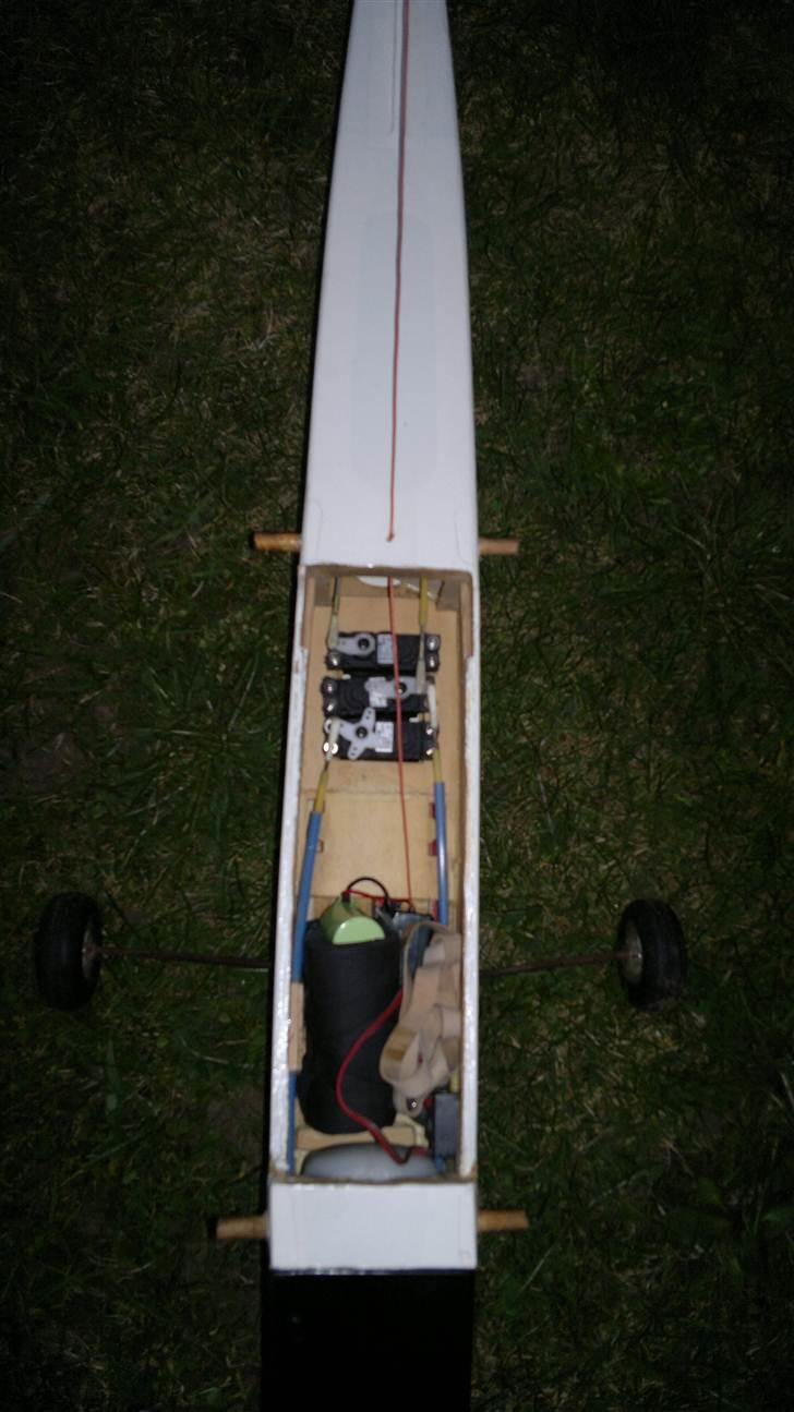 Fly trainer Graupner Afgået ved styrt - krop med servo mv. billede 4