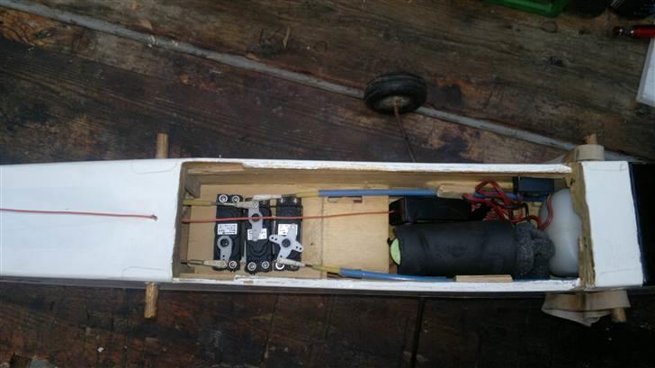 Fly trainer Graupner Afgået ved styrt - mekanik graupner 677 billede 6