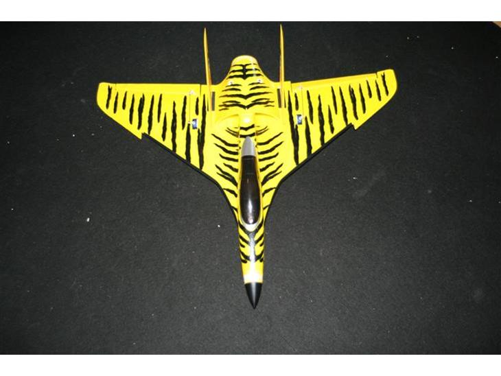 Fly jetiger. Arttech billede 1