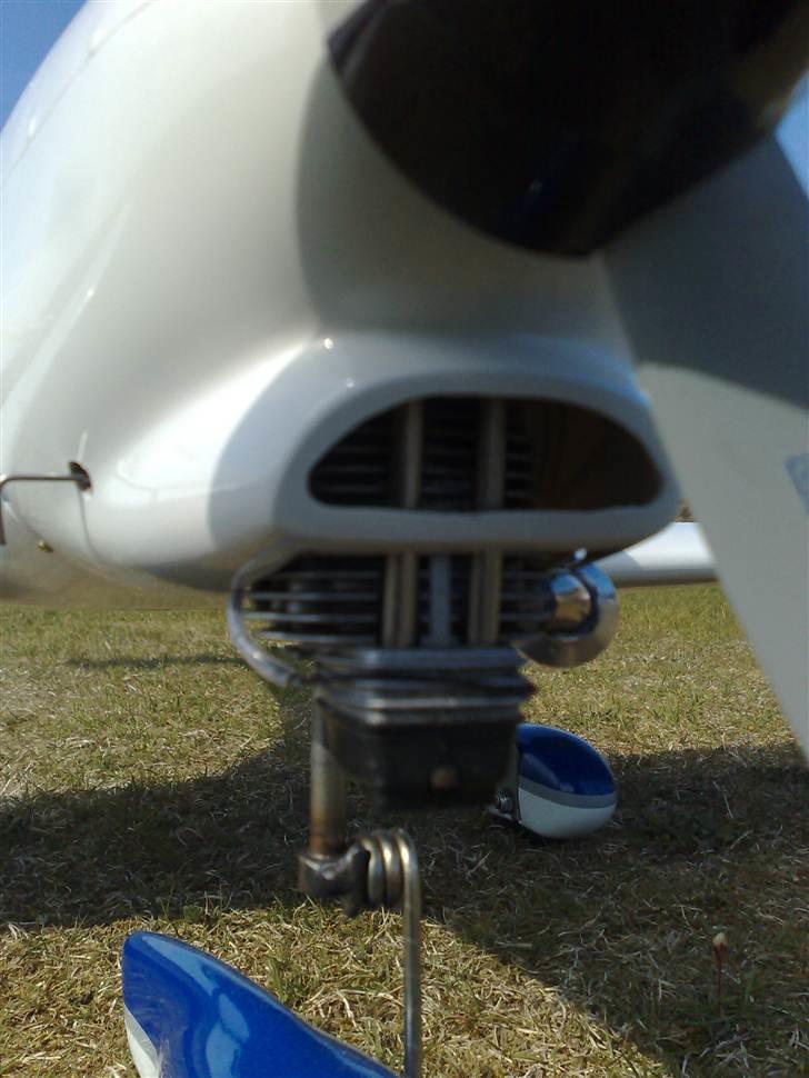 Fly Aquila AT01 R.I.P - Her ses Temperatur sensor for telemetri, under taxi bliver den ca. 70 gr når den er i luften ca 45 gr. billede 15