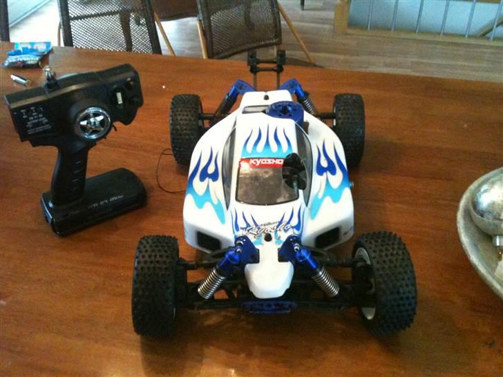Buggy kyosho inferno 7,5 billede 3