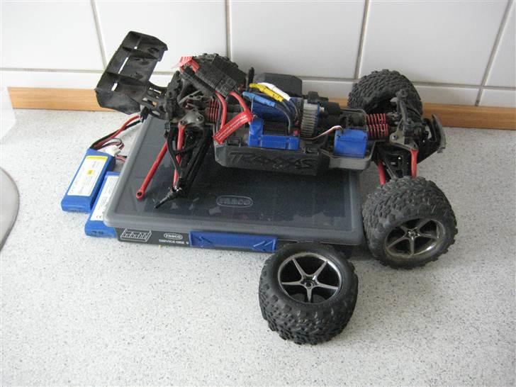 Off-Roader Traxxas E-Revo VXL 1:16 - 13/5-11 Så måtte den i pit. Er igang med bestilling af lidt rpm dele og kølere billede 10