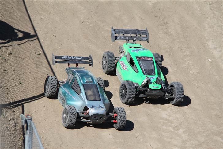 Off-Roader mcd race runner v4 - 2 stk mcd i en fight

race runner v4 
race runner v2 billede 8