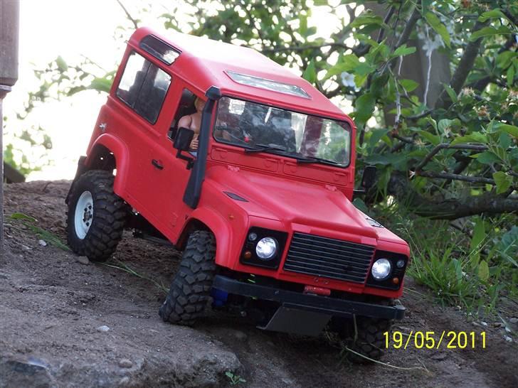 Off-Roader 90 Land Rover Defender - Land Roveren på vej ned ad en stejl bakke billede 5