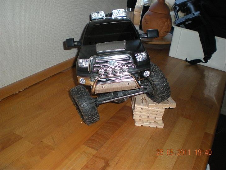 Off-Roader Axial SCX-10 Toyota Tundra billede 1