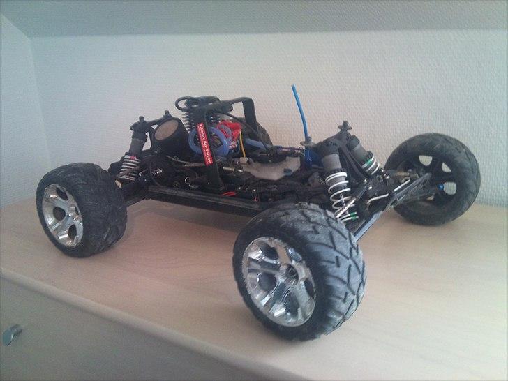 Truck Jato 3,3 2 WD 2,4 GHz - Dette er min Jato 3,3 det er en fantastisk bil elsker at køre med den :-) billede 1