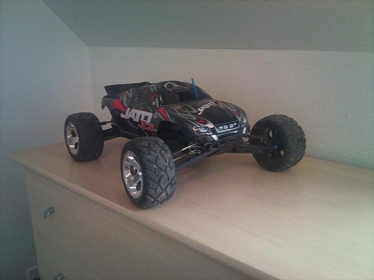 Truck Jato 3,3 2 WD 2,4 GHz - Jato 3,3 forfra :) billede 8