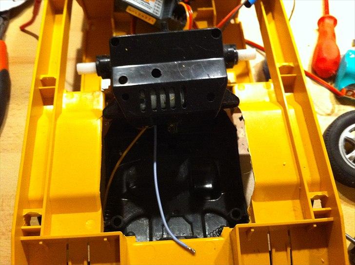 Bil | Mercedes Sprinter autotransport - Motoren lavet, så den kan tages ud, hvis der skal skiftes tandhjul eller lign! billede 3