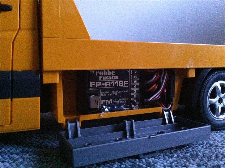 Bil | Mercedes Sprinter autotransport - Venstre skab: Modtageren! Nemt tilgængelig når der skal skiftes krystal. billede 19