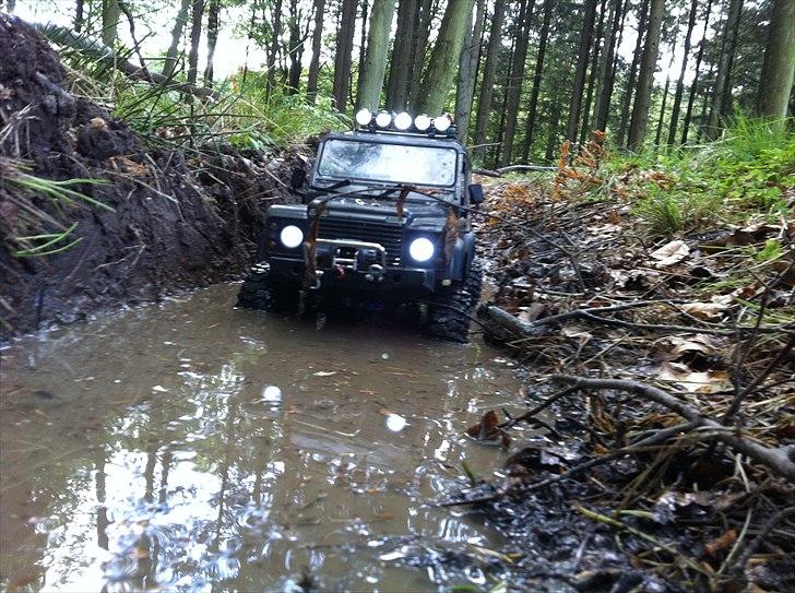 Bil Defender - Axial SCX10 billede 1