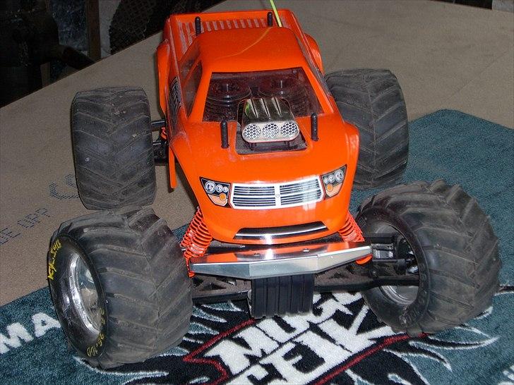 OffRoader Kyosho Giga Crusher Dual Force Billeder af rcenheder