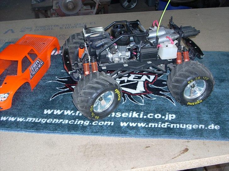 OffRoader Kyosho Giga Crusher Dual Force Billeder af rcenheder