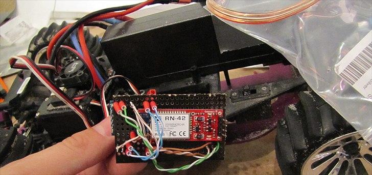 Bil HPI RS4 Nitro Drift - Et lille print jeg har lavet til at styre bilen over bluetooth (så nu bruges mobilen)
Bruger en arduino pro mini, til overføre signalerne til servo og esc  billede 8