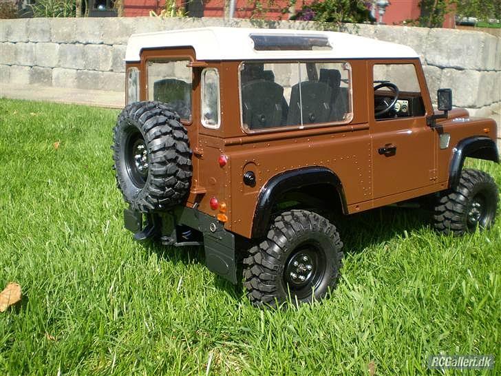 Off-Roader SCX10 Land Rover Defender - Lige da karossen var malet færdig og kommet på bilen. 22/4-11 billede 14