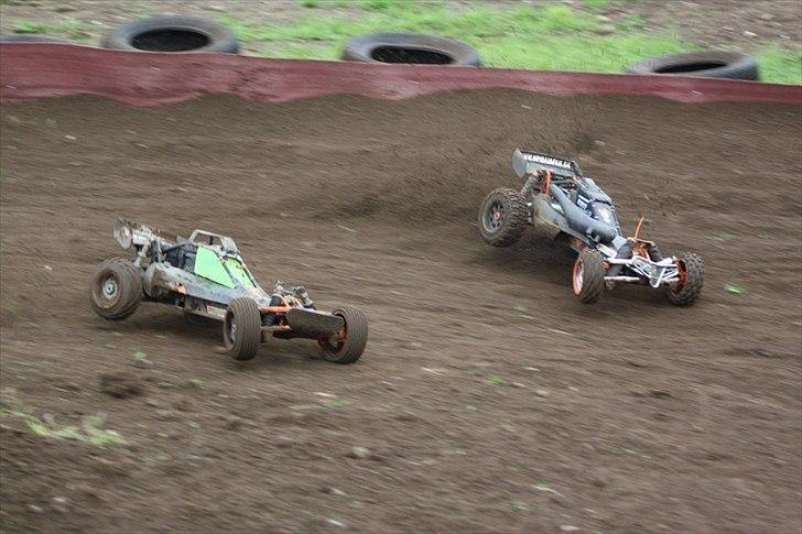 Buggy Hpi Baja 5B 2.0 Solgt - fra åbenthus i rc-royal d. 9/7-2011
Hvor mig og Peter kristian tager en battle billede 16