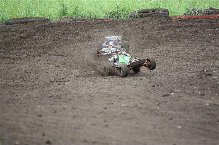 Buggy Hpi Baja 5B 2.0 Solgt - fra åbenthus i rc-royal d. 9/7-2011
Og jeg ligger stadigvæk forrest :D billede 20