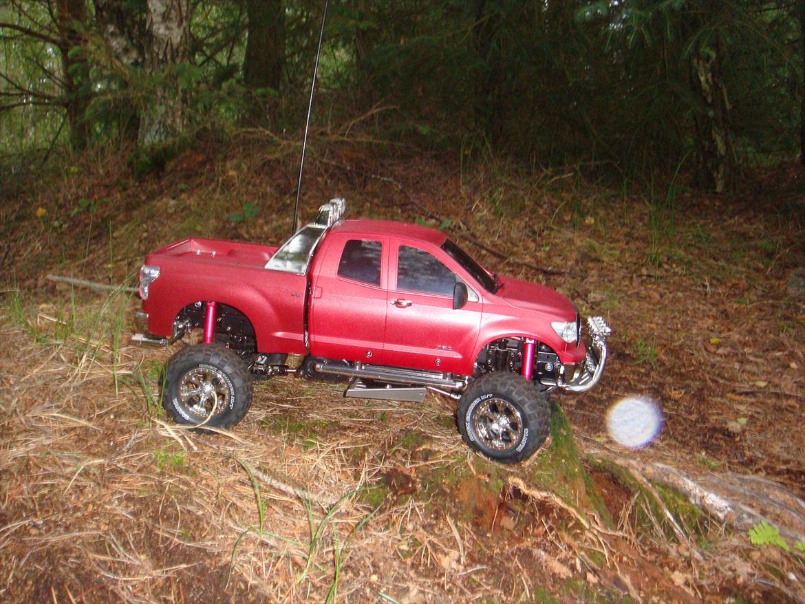 Off-Roader Tamiya Toyota Tundra - Resultat efter samling og med det første nymalet karosse billede 5