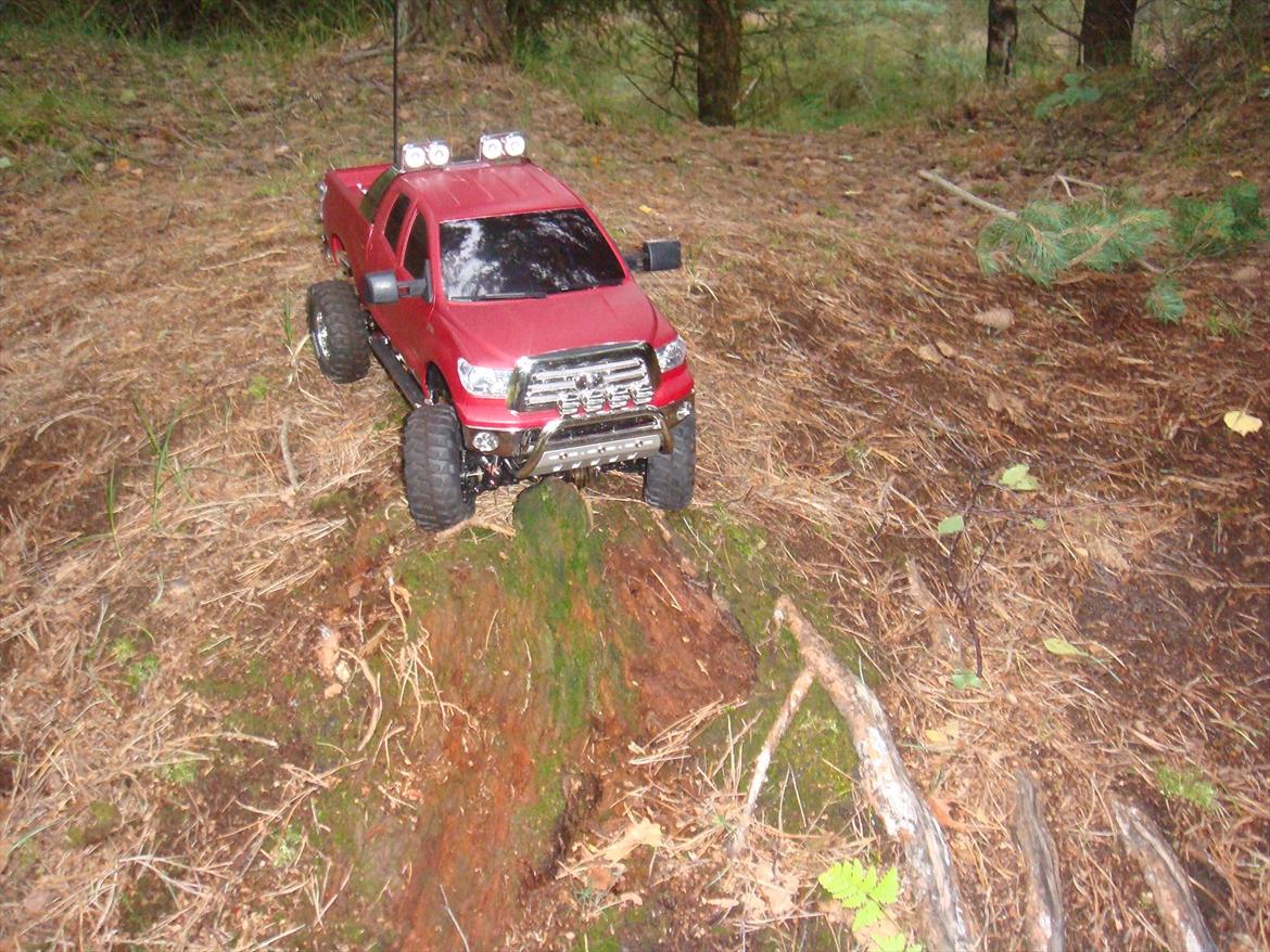 Off-Roader Tamiya Toyota Tundra - Resultat efter samling og med det første nymalet karosse billede 7