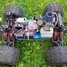Off-Roader Traxxas T-maxx 3.3