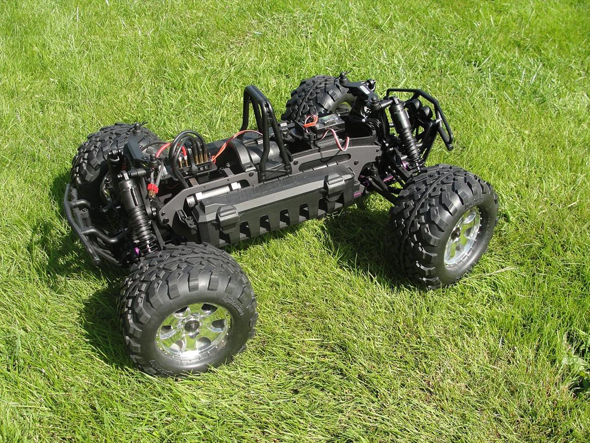 Off-Roader Hpi Savage Flux 2350 - lidt oppe/fra siden uden karossen billede 3