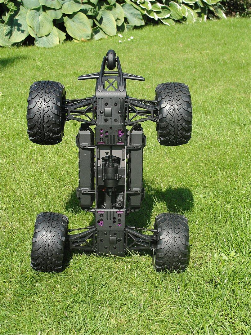 Off-Roader Hpi Savage Flux 2350 - står på forkofangeren så man kan se gearkassen og trakaksler "dogbons" billede 7