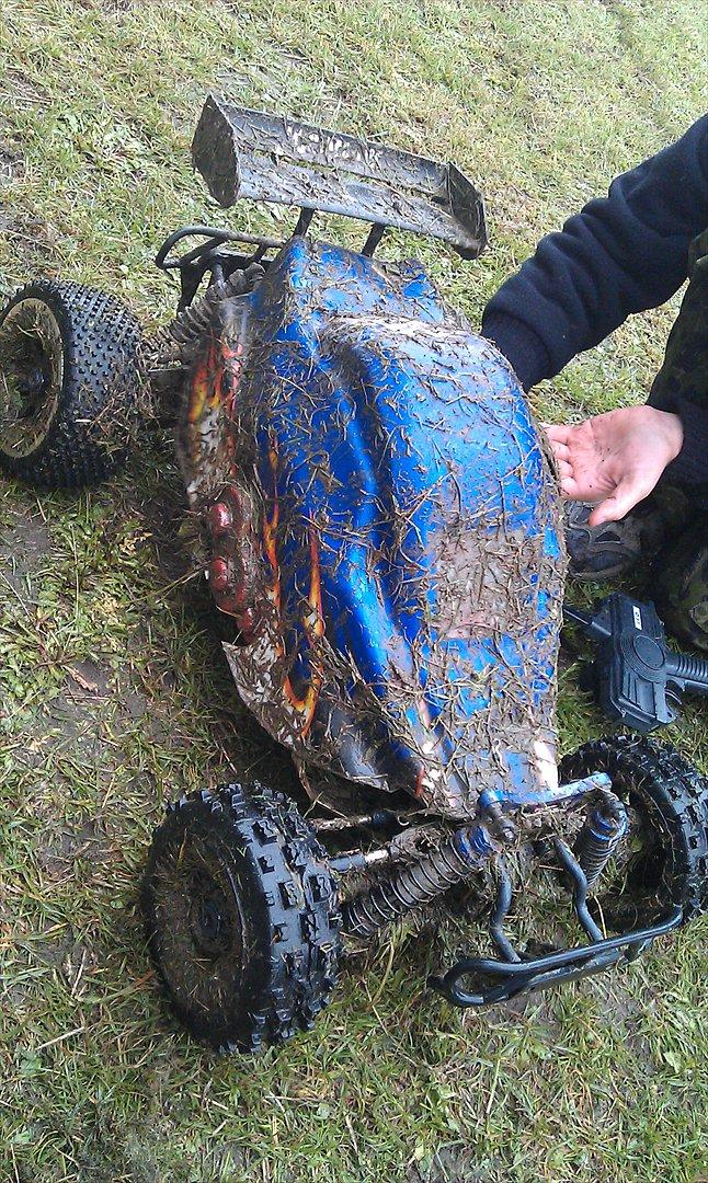 Bil himoto - efter Ca.40 min uafbrudt kørsel af min søn matias på en våd græs bane i regnvejr  billede 1